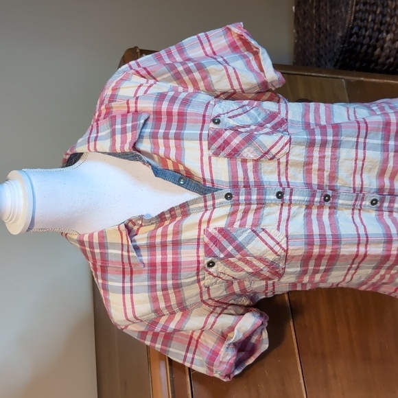 Carhartt Searsucker Plaid short sleeve button down - Picture 2 of 11